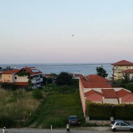 מלון דירות Rania 3*